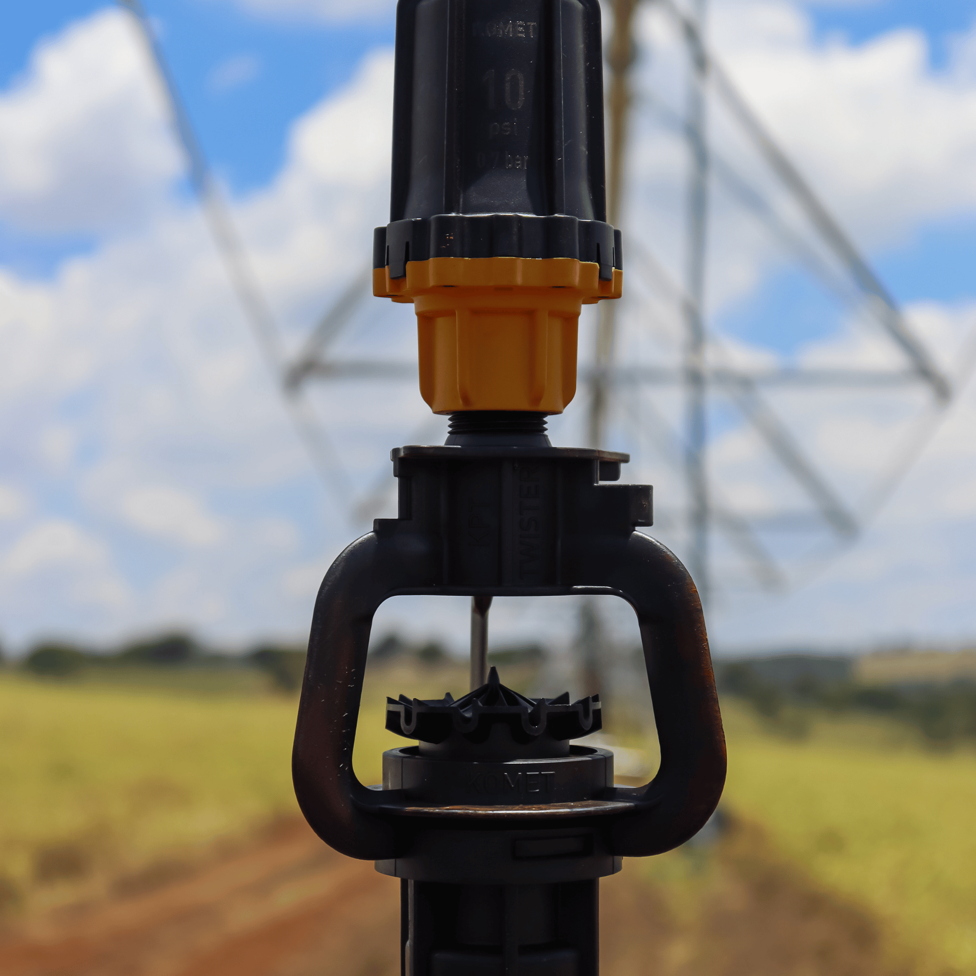 Sprinkler instalado no pivô
